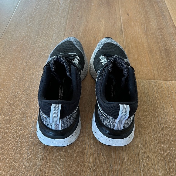 Nike men’s react infinity Flyknit - Picture 3 of 4